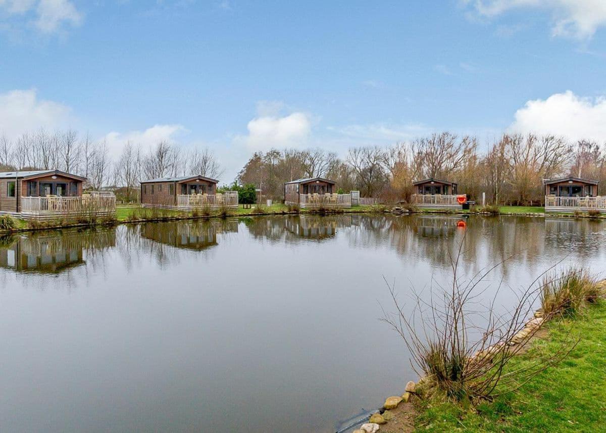 Woodland Lakes Lodges Тірск Екстер'єр фото
