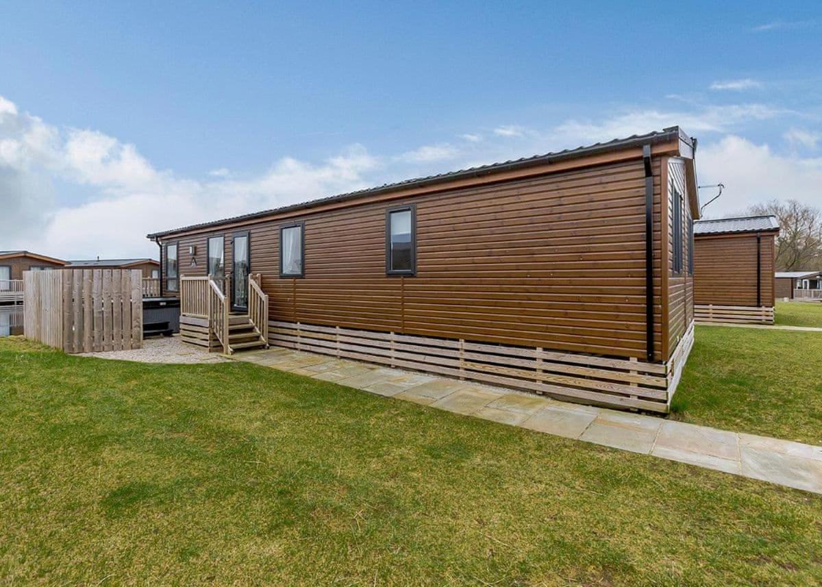 Woodland Lakes Lodges Тірск Екстер'єр фото